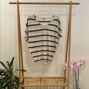 Susina Cream Boxy Blouse with Short Sleeves, XS, Like New